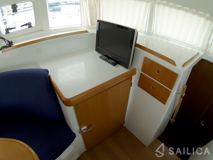 Lagoon 380 - Yacht Charter Sailica