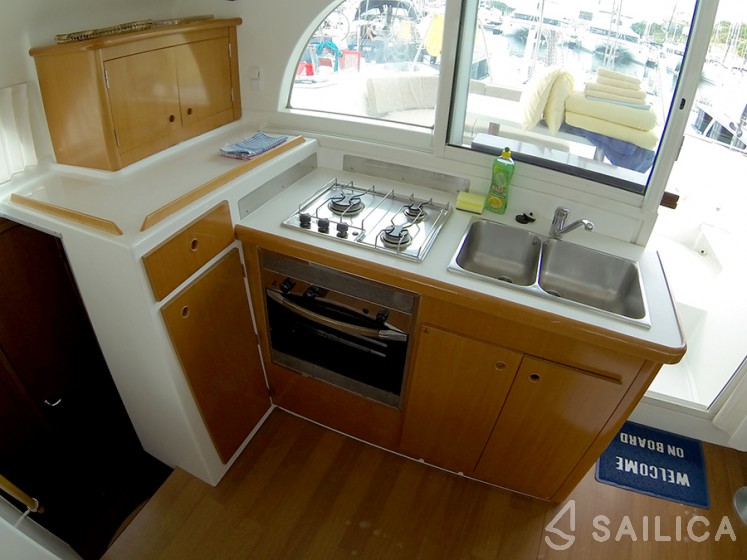 Lagoon 380 - Yacht Charter Sailica