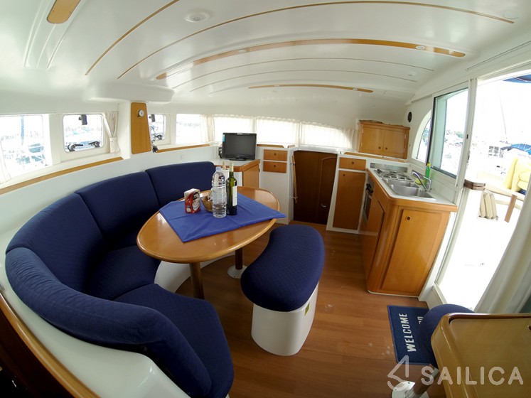 Lagoon 380 - Yacht Charter Sailica