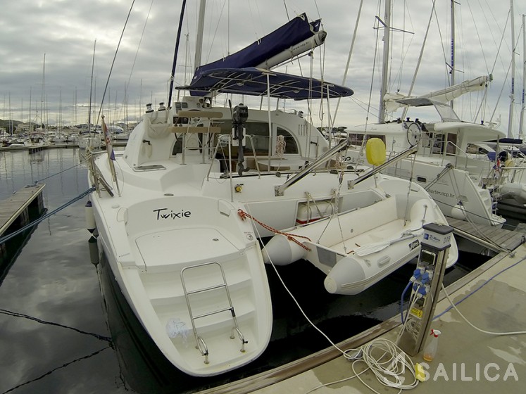 Lagoon 380 - Yacht Charter Sailica