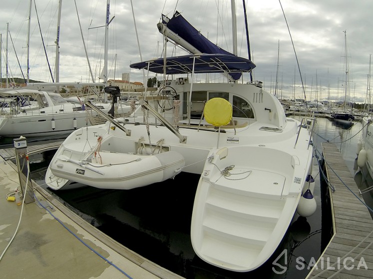 Lagoon 380 - Yacht Charter Sailica