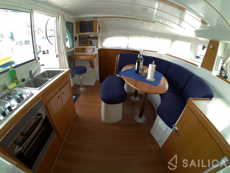 Lagoon 380 - Yacht Charter Sailica