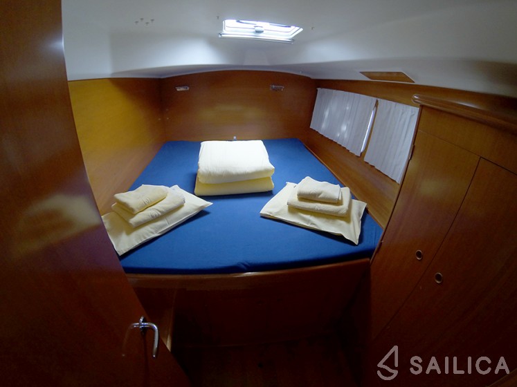 Lagoon 380 - Yacht Charter Sailica