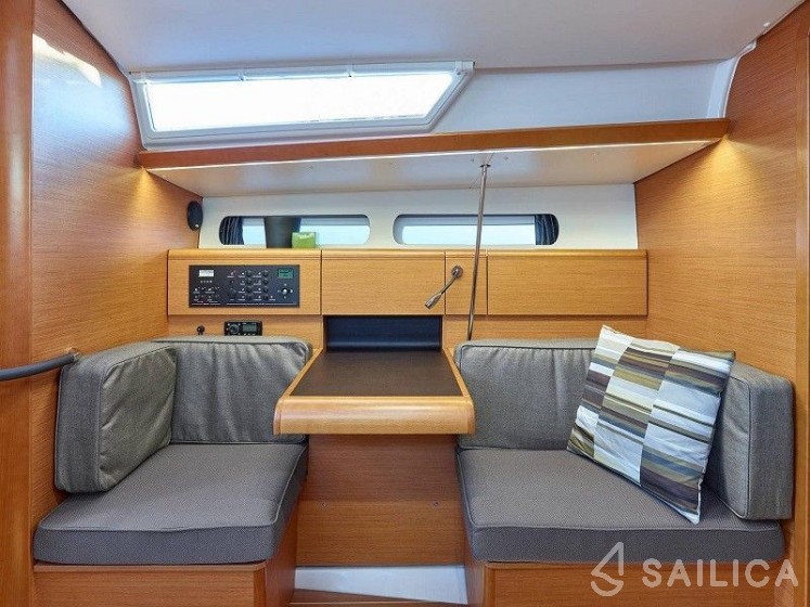 Sun Odyssey 419 - Yacht Charter Sailica