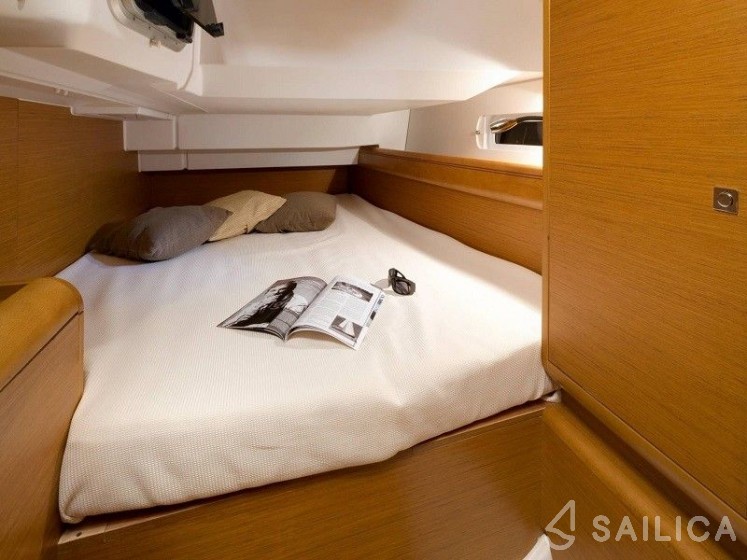 Sun Odyssey 419 - Yacht Charter Sailica