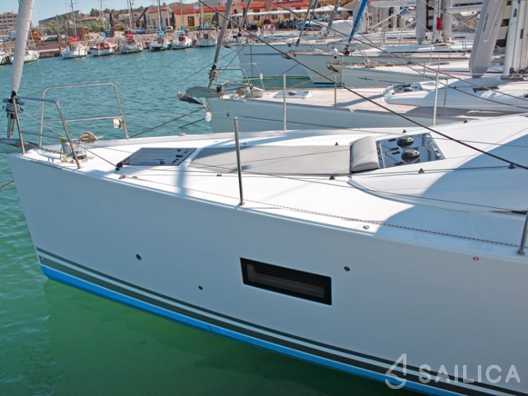 Jeanneau 54 - Yacht Charter Sailica