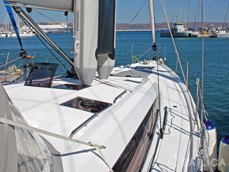 Jeanneau 54 - Yacht Charter Sailica