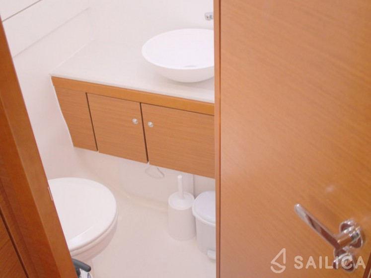 Jeanneau 54 - Yacht Charter Sailica