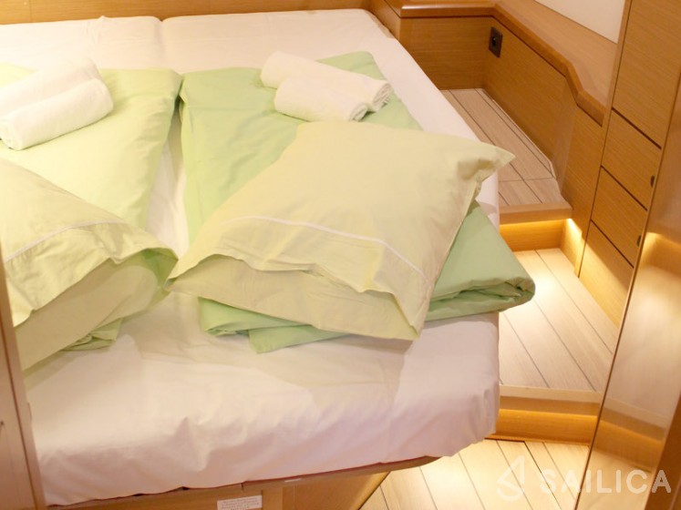 Jeanneau 54 - Yacht Charter Sailica