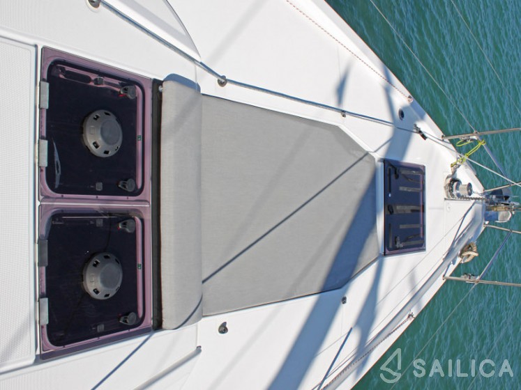 Jeanneau 54 - Yacht Charter Sailica