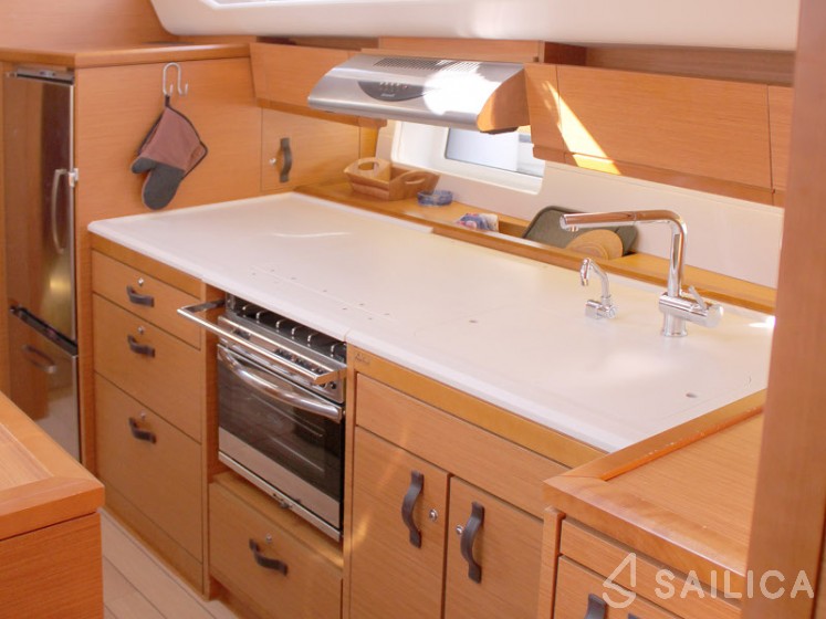 Jeanneau 54 - Yacht Charter Sailica
