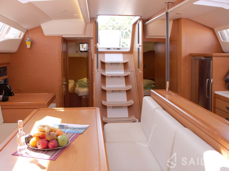 Jeanneau 54 - Yacht Charter Sailica