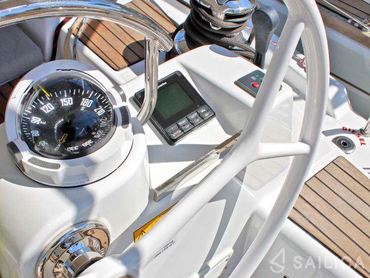 Jeanneau 54 - Yacht Charter Sailica