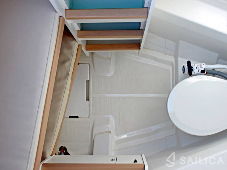 Jeanneau 54 - Yacht Charter Sailica