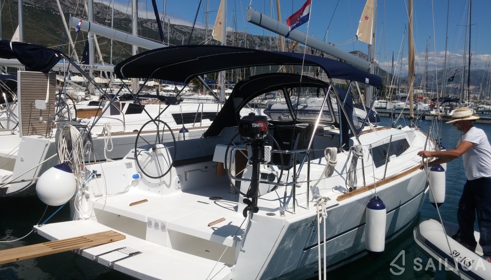 Dufour 382 Grand Large - Yacht Charter Sailica