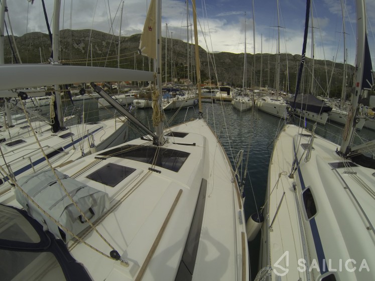 Dufour 382 GL - Yacht Charter Sailica