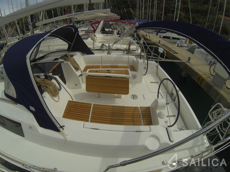 Dufour 382 GL - Yacht Charter Sailica