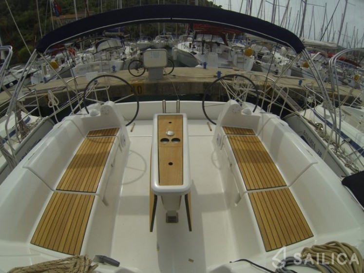 Dufour 382 GL - Yacht Charter Sailica