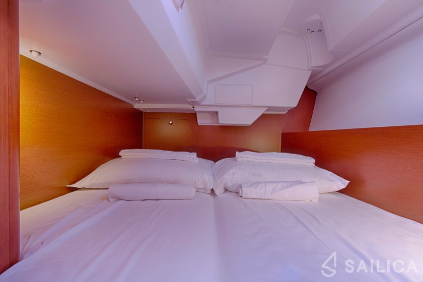 Oceanis 38.1 - Yacht Charter Sailica