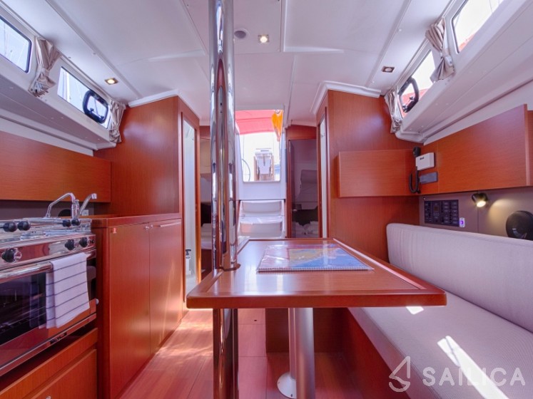 Oceanis 38.1 - Yacht Charter Sailica