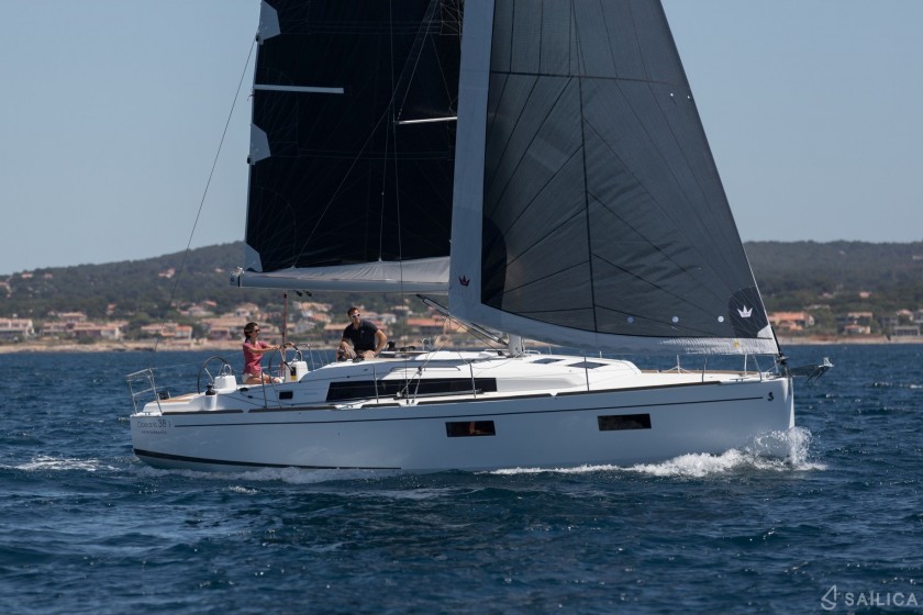 Oceanis 38.1 - Yacht Charter Sailica