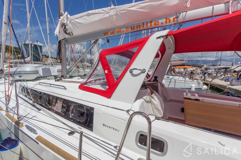 Oceanis 38.1 - Yacht Charter Sailica