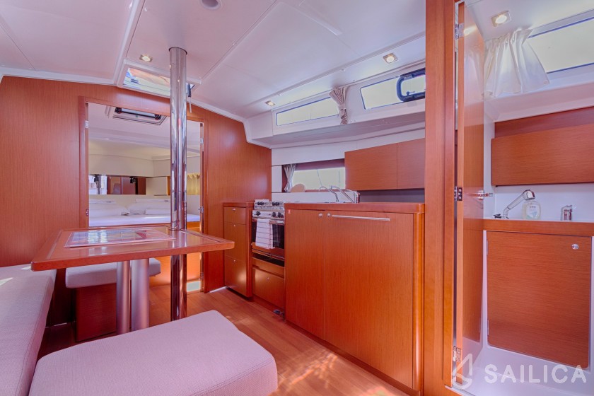 Oceanis 38.1 - Yacht Charter Sailica