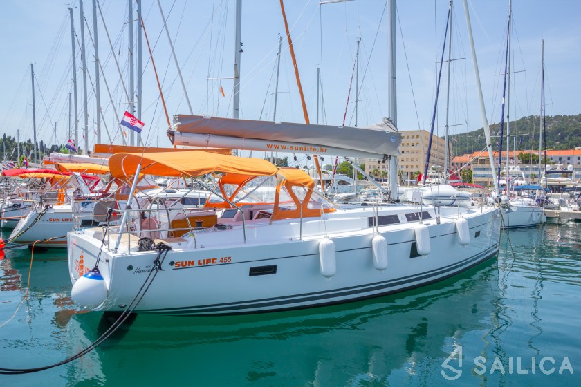 Hanse 455 - Yacht Charter Sailica