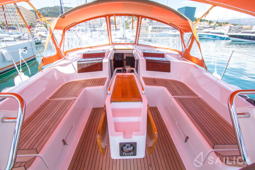 Hanse 455 - Yacht Charter Sailica