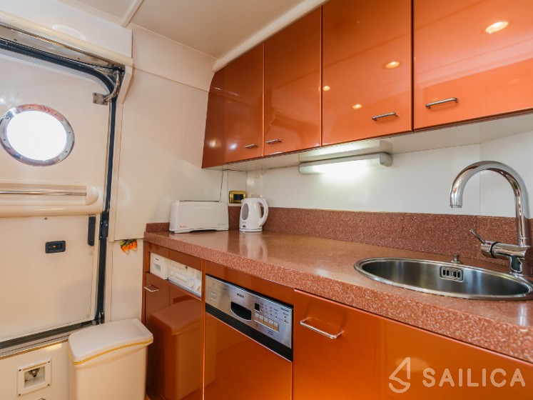 Fairline Squadron 65 - Yacht Charter Sailica