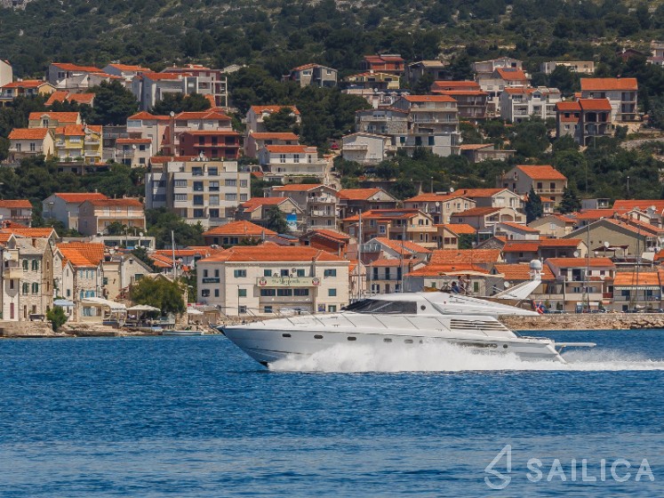 Fairline Squadron 65 - Yacht Charter Sailica