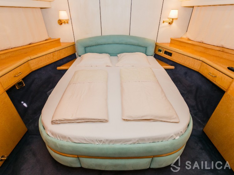 Fairline Squadron 65 - Yacht Charter Sailica