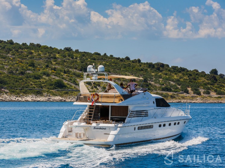 Fairline Squadron 65 - Yacht Charter Sailica