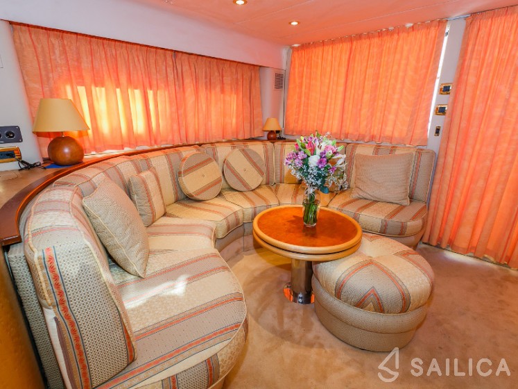 Fairline Squadron 65 - Yacht Charter Sailica