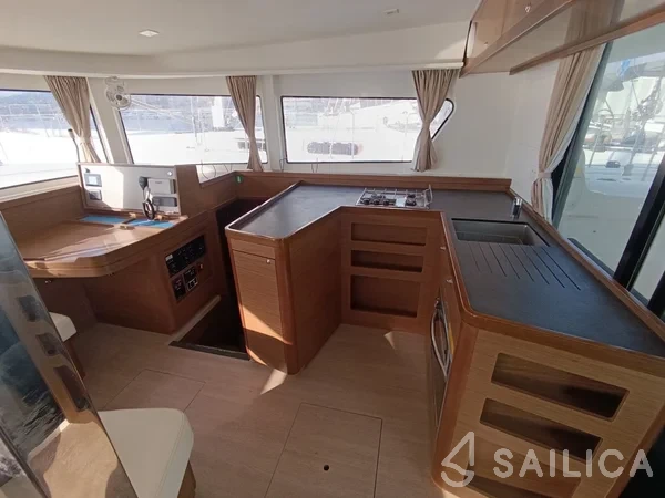 Lagoon 42 - Yacht Charter Sailica