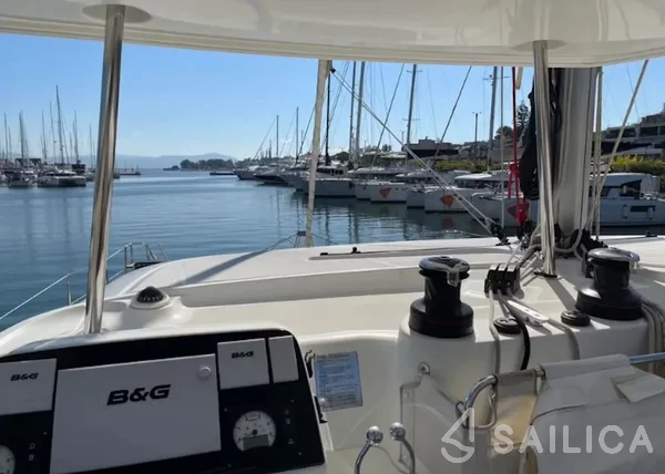 Lagoon 42 - Yacht Charter Sailica