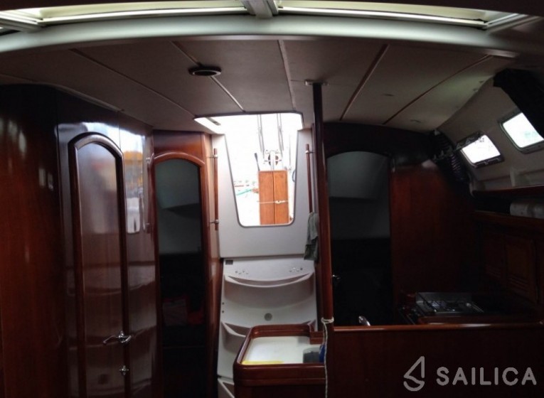 Oceanis 373 - Yacht Charter Sailica