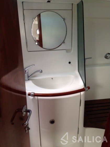 Oceanis 373 - Yacht Charter Sailica