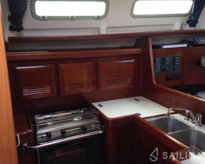 Oceanis 373 - Yacht Charter Sailica