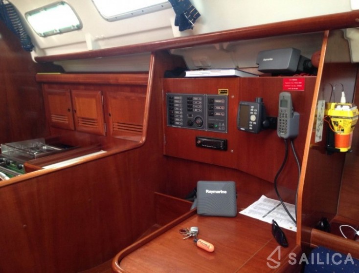 Oceanis 373 - Yacht Charter Sailica
