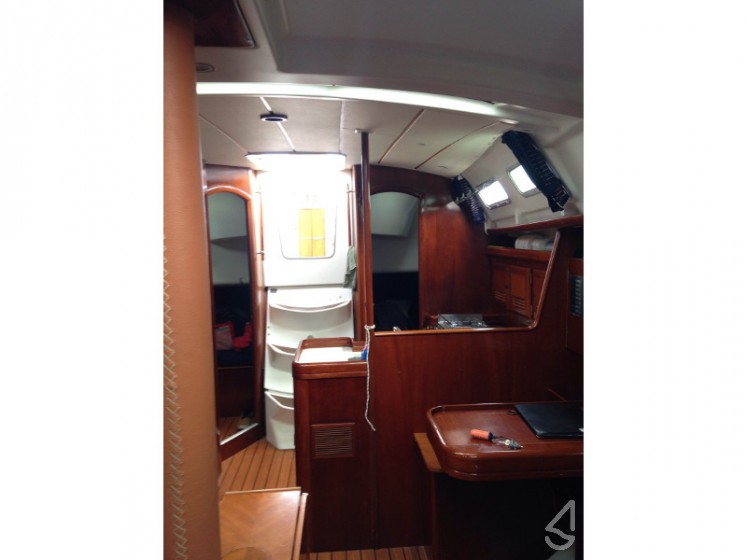 Oceanis 373 - Yacht Charter Sailica