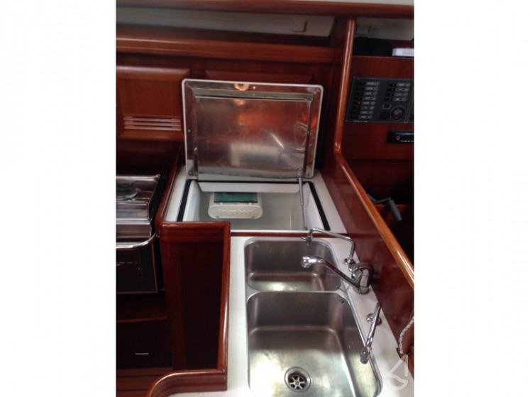 Oceanis 373 - Yacht Charter Sailica
