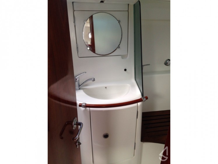 Oceanis 373 - Yacht Charter Sailica