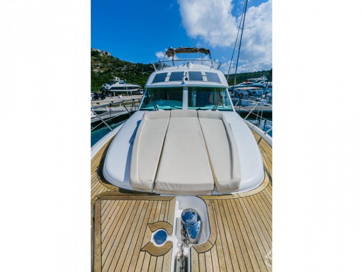 Prestige 36 Fly - Yacht Charter Sailica