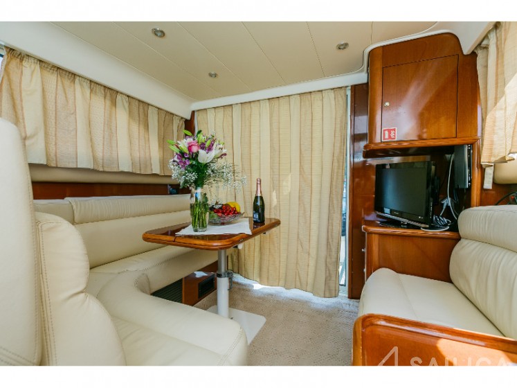 Prestige 36 Fly - Yacht Charter Sailica