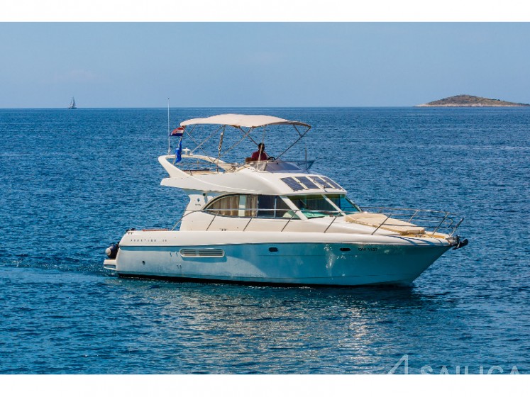 Prestige 36 Fly - Yacht Charter Sailica