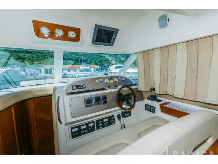 Prestige 36 Fly - Yacht Charter Sailica
