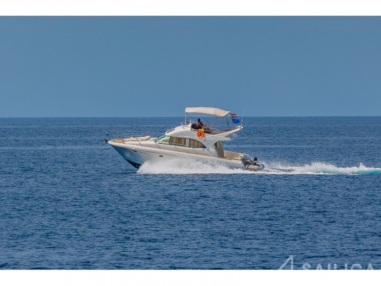 Prestige 36 Fly - Yacht Charter Sailica