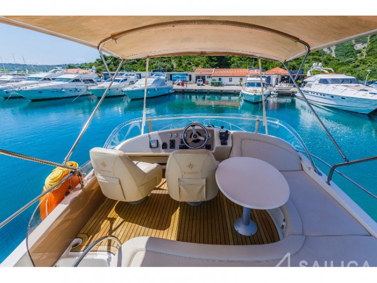 Prestige 36 Fly - Yacht Charter Sailica