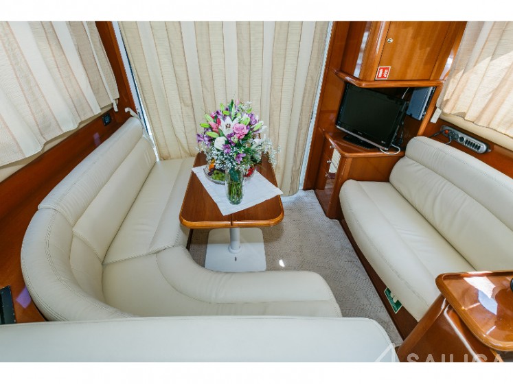 Prestige 36 Fly - Yacht Charter Sailica